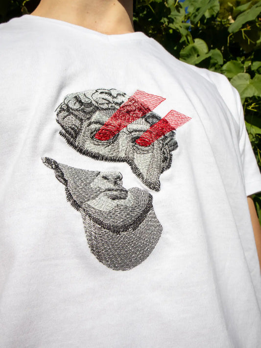 Haft głowy Davida z czerwonymi laserowymi oczami - Michał Anioł