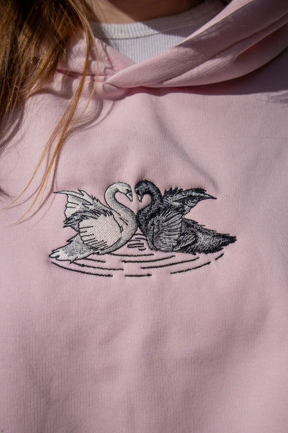 Haft białego i czarnego łabędzia