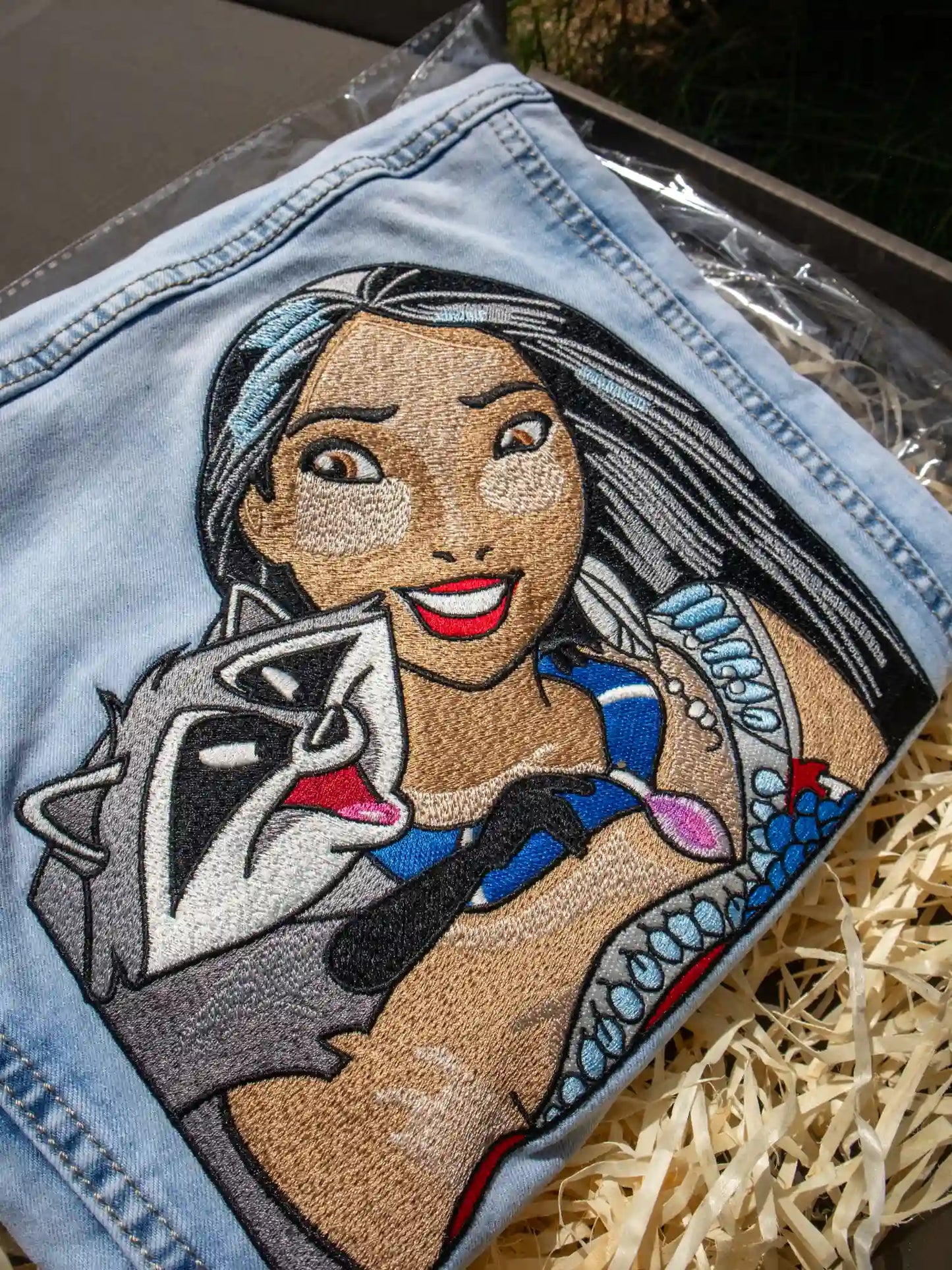 Haft Pocahontas – Między Naturą a Serduszkiem Szopa