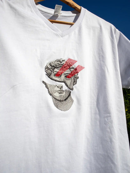 Haft głowy Davida z czerwonymi laserowymi oczami - Michał Anioł