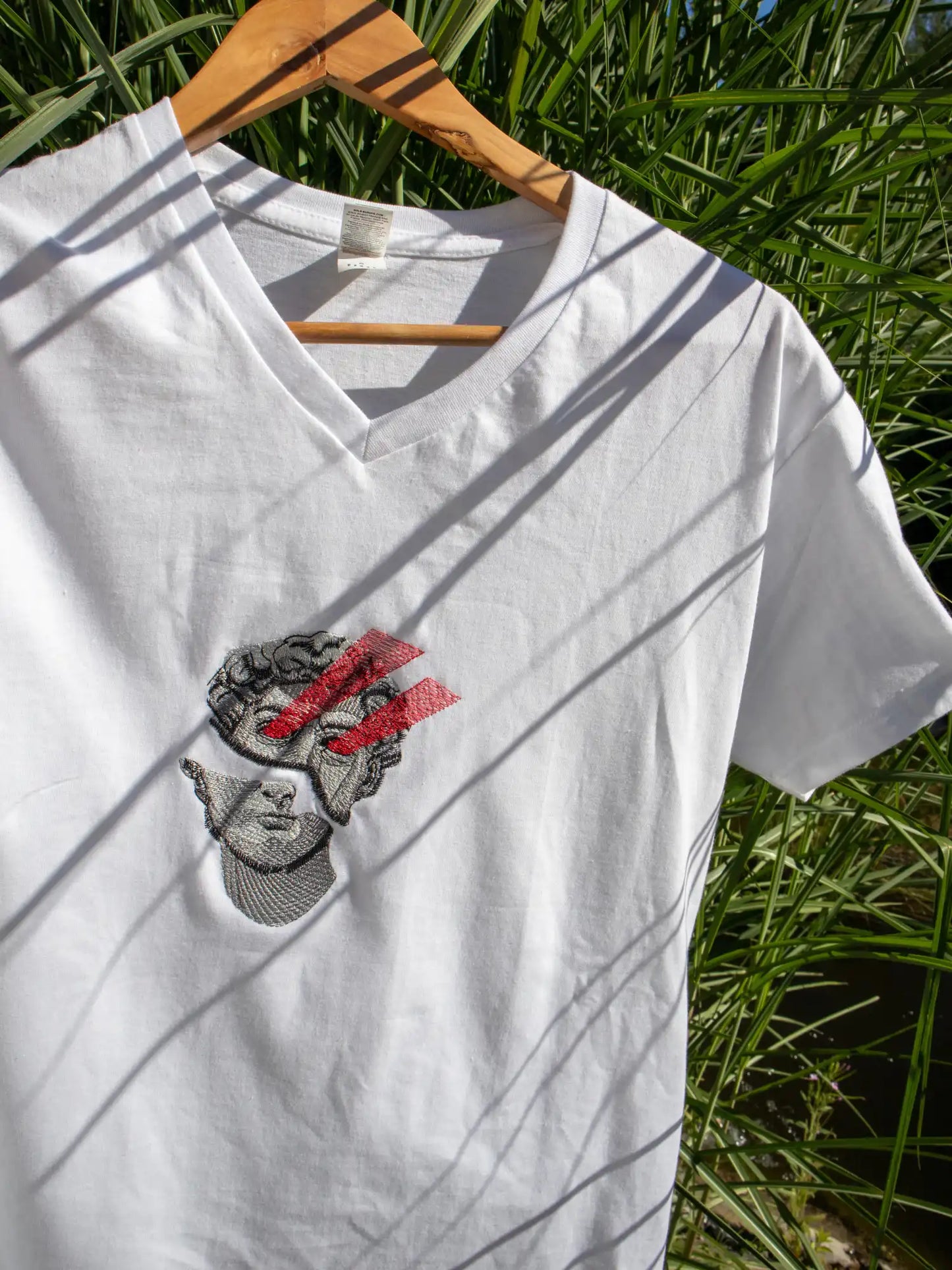 Haft głowy Davida z czerwonymi laserowymi oczami - Michał Anioł