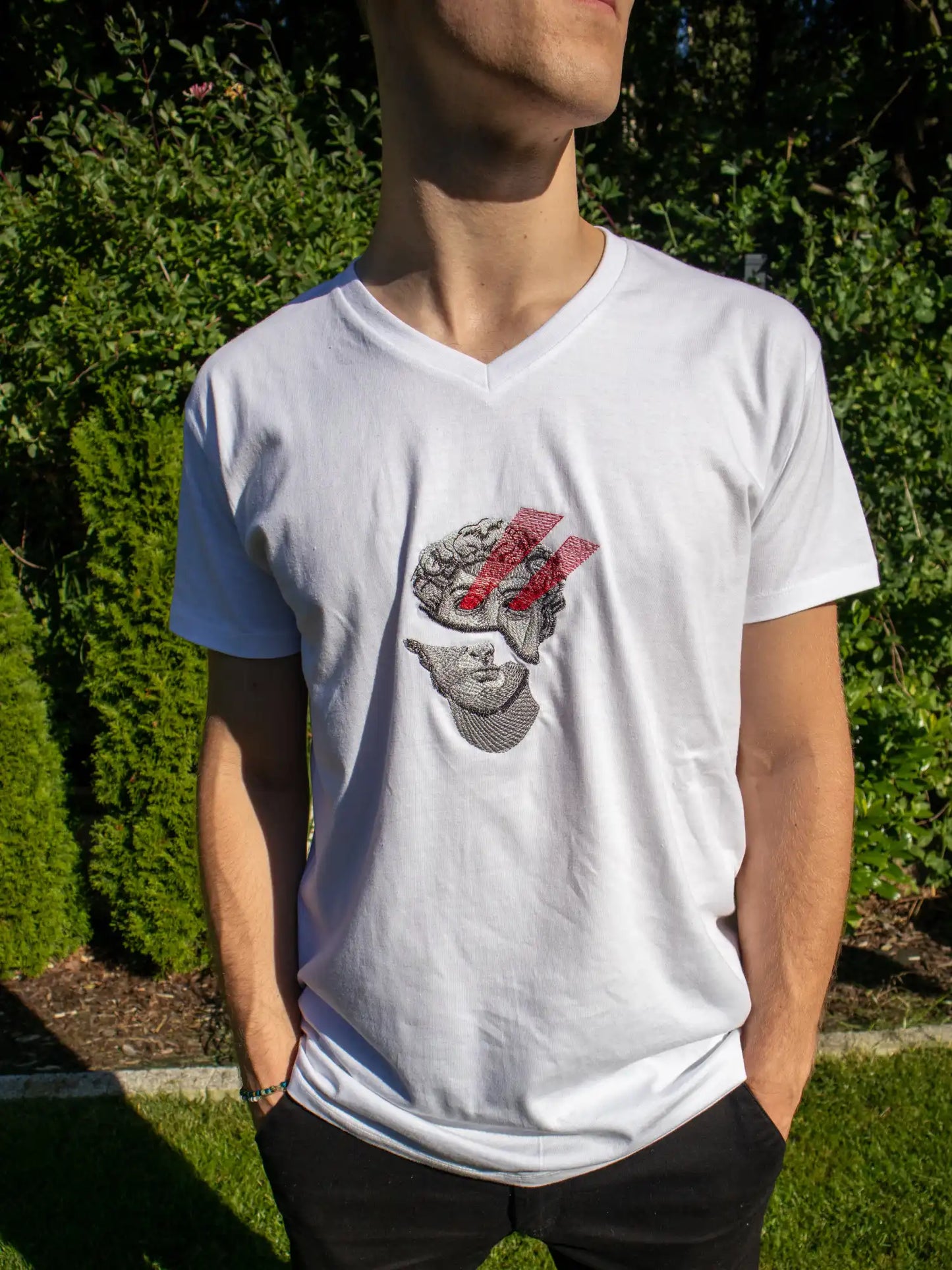 Haft głowy Davida z czerwonymi laserowymi oczami - Michał Anioł